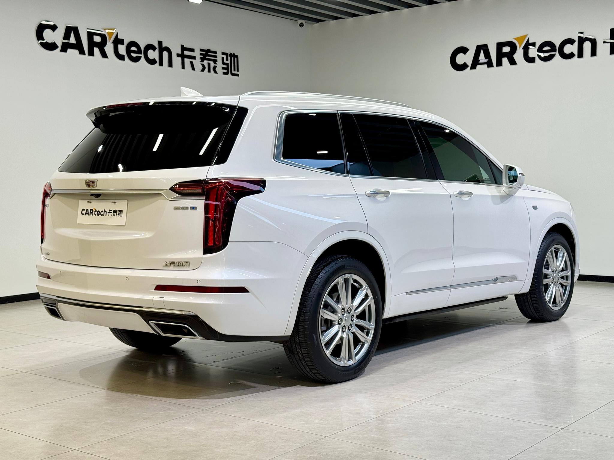 Cadillac XT6 2022 2.0T мест Luxury
