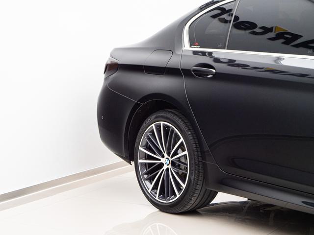 BMW 5-Series 2023 530 Li Leading — фото 13