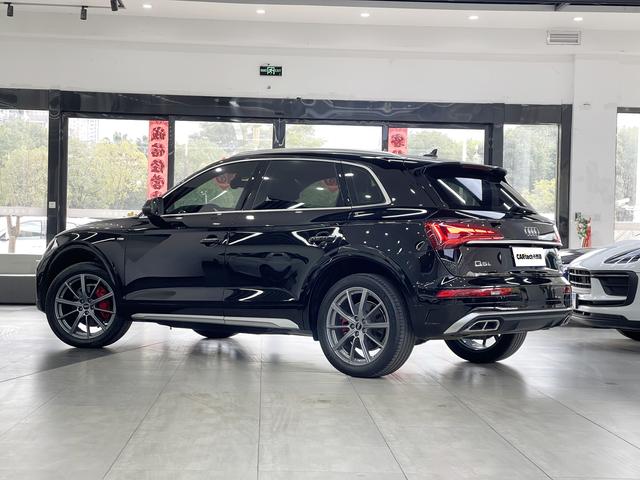 Audi Q5L 2022 40 T RS — фото 4
