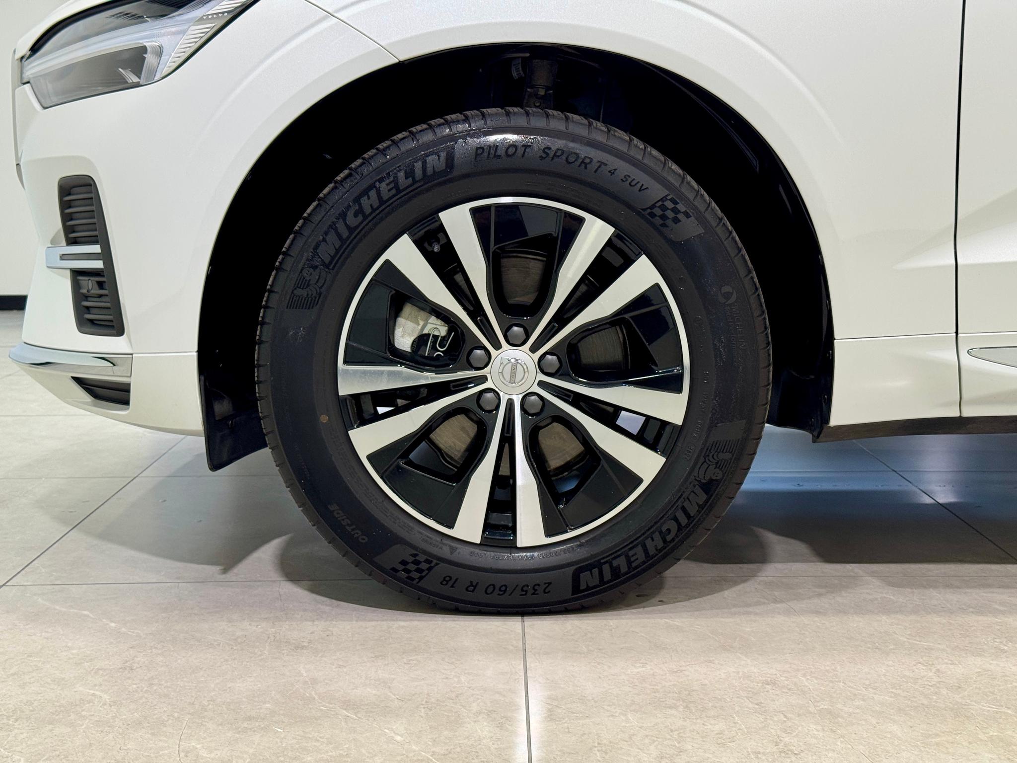 Volvo XC60 2025 B5 Luxury