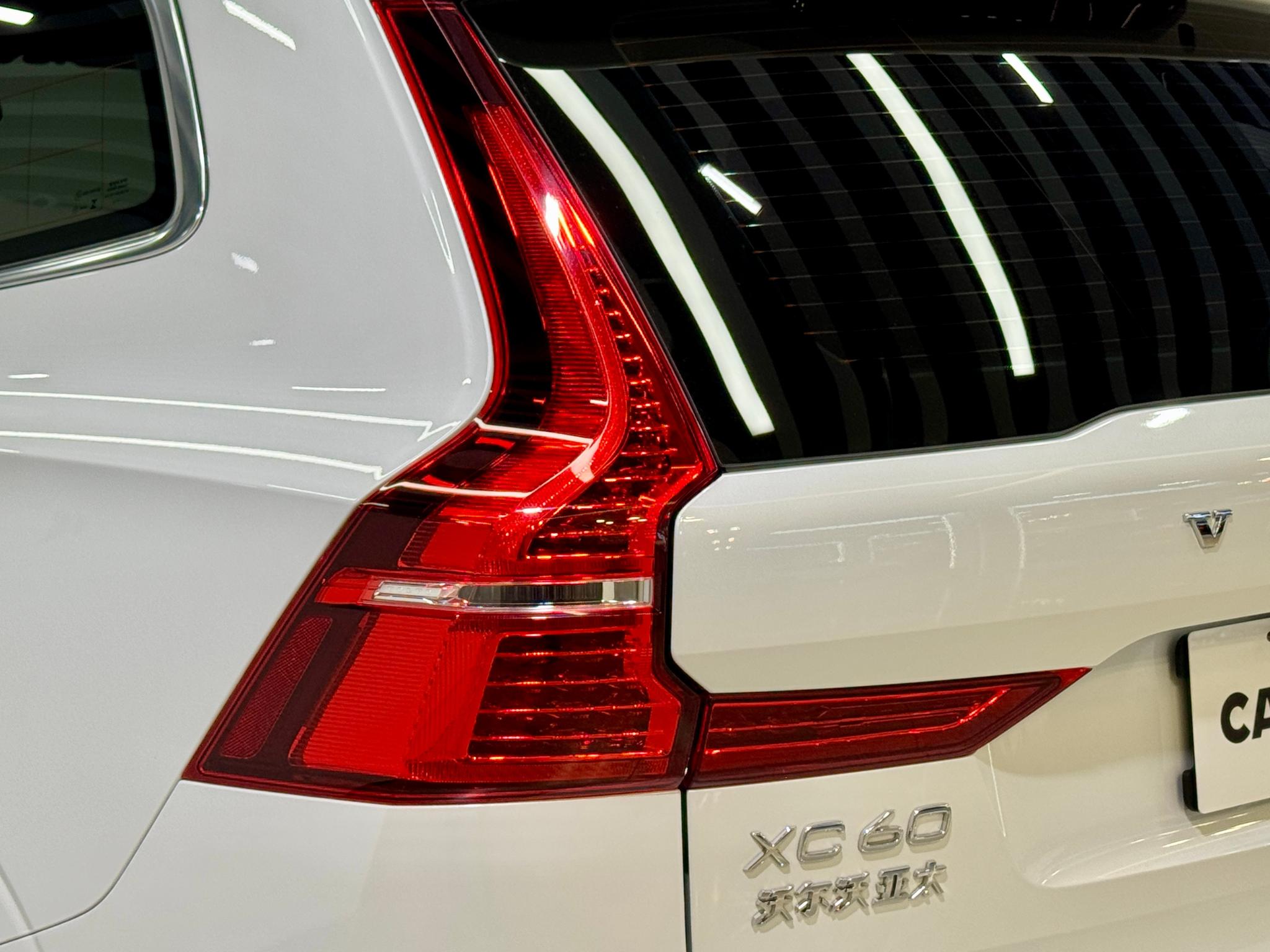 Volvo XC60 2025 B5 Luxury
