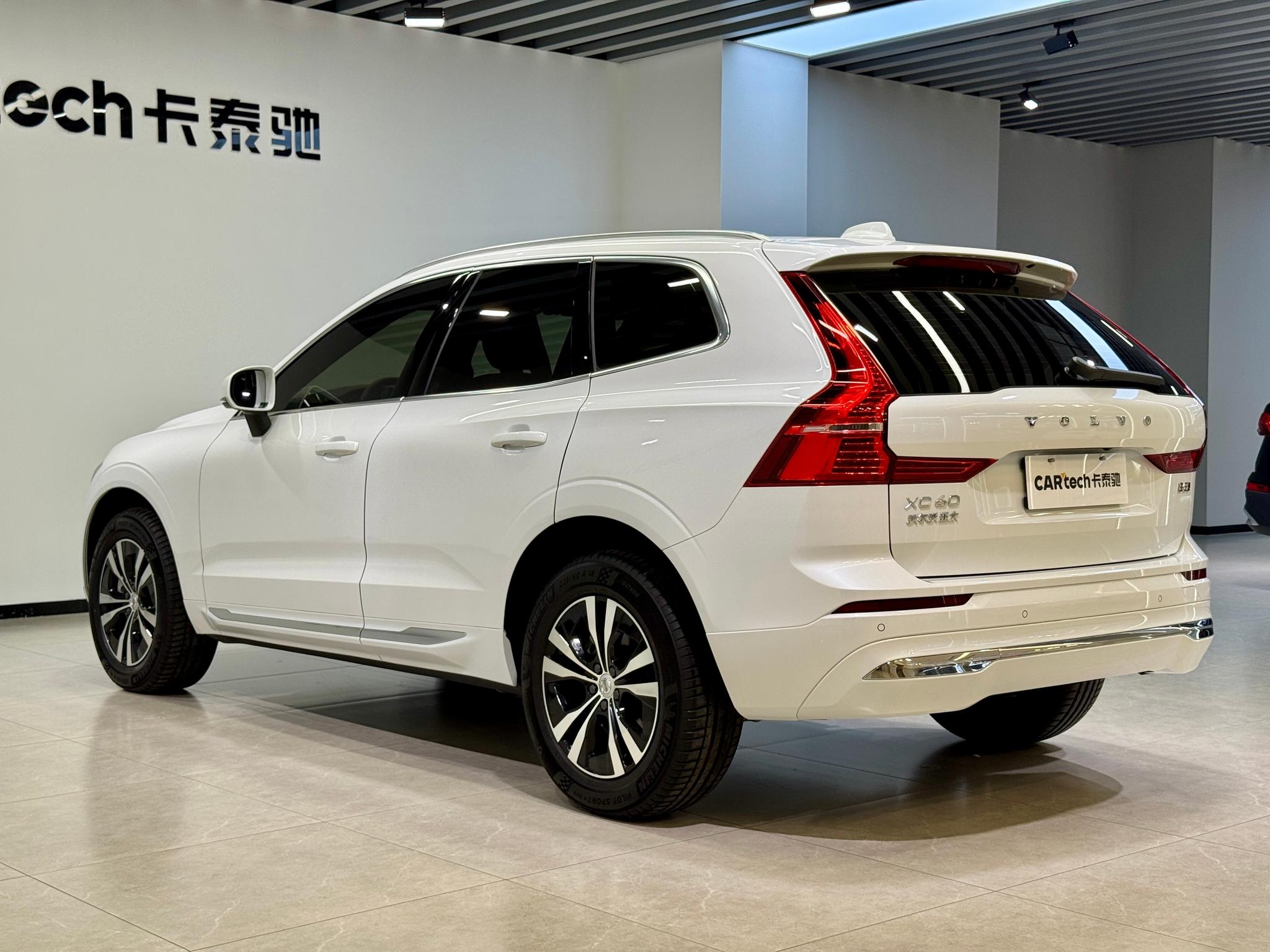 Volvo XC60 2025 B5 Luxury