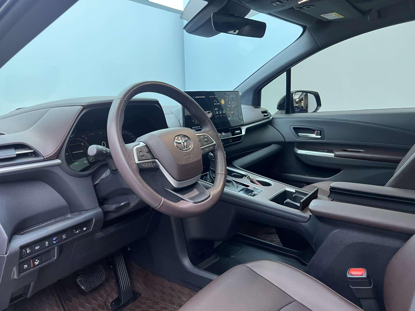 Toyota Granvia 2024 2.5L Luxury PLUS