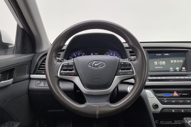 Hyundai Elantra — фото 13