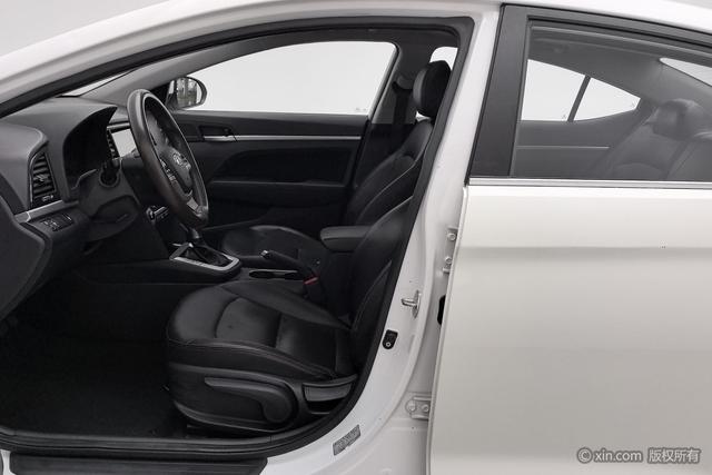 Hyundai Elantra — фото 17