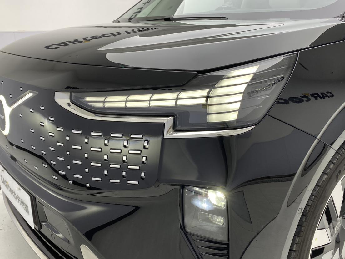 Volvo EM90 2025 Ultra мест