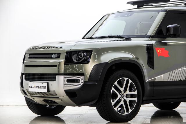 Land Rover Defender 2023 110 3.0 T P 400 — фото 10