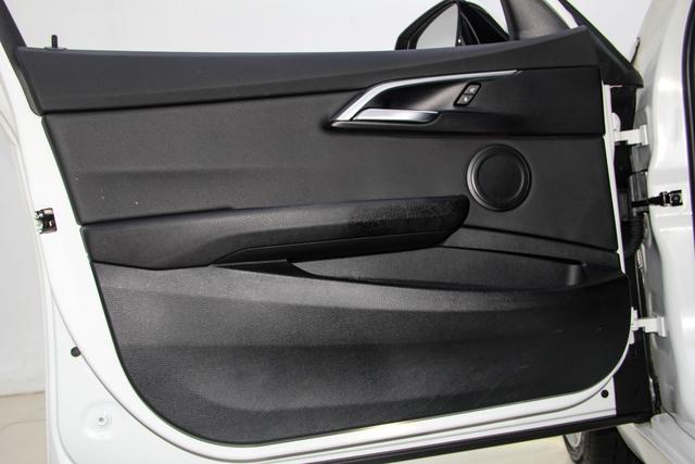 BMW 1-Series 2019 120i Leading M — фото 15