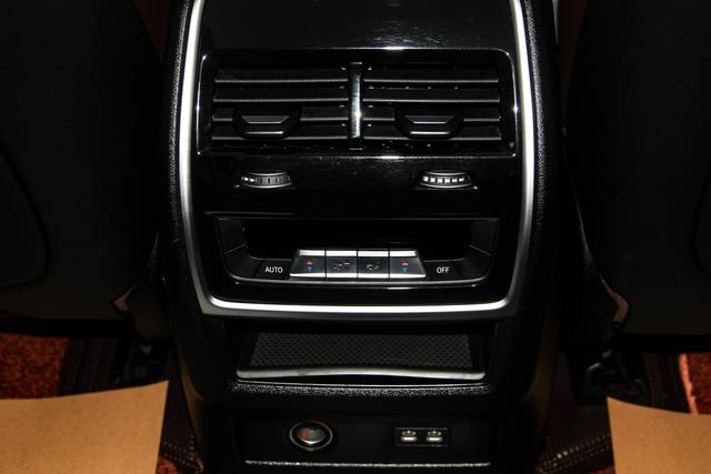 BMW X7 2022 x Drive 40i Leading — фото 16