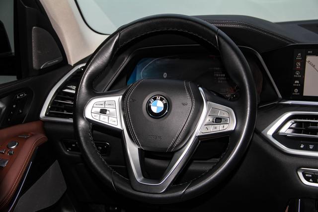 BMW X7 2022 x Drive 40i Leading — фото 20
