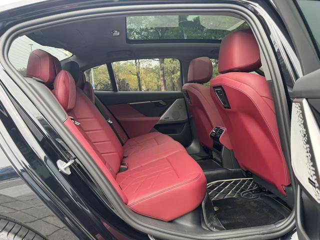 BMW 5-Series 2026 530 Li Leading M — фото 9