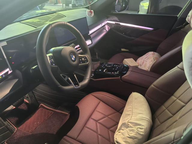 BMW 5-Series 2026 530 Li Leading M — фото 6