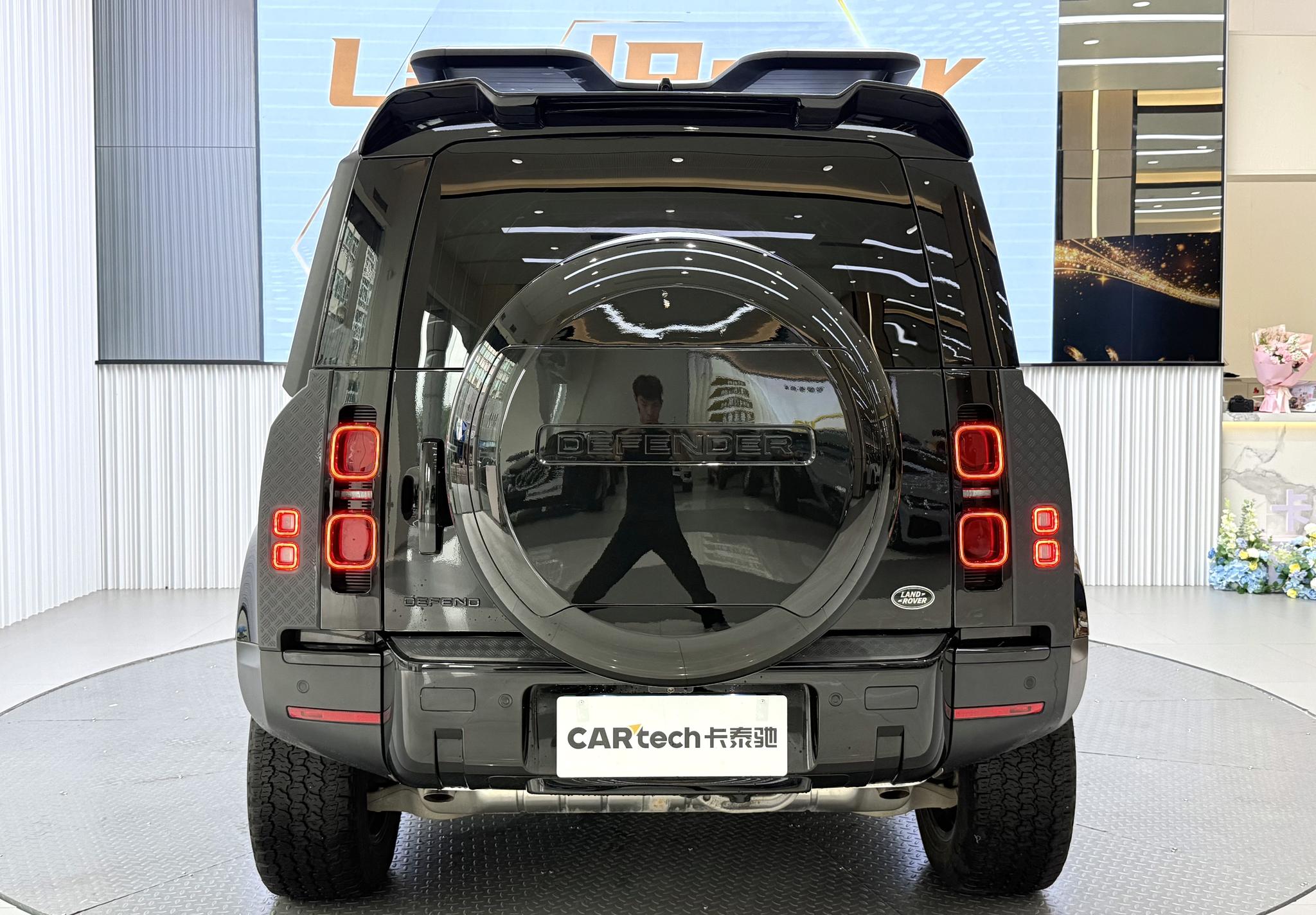 Land Rover Defender 2023 110 3.0T P400