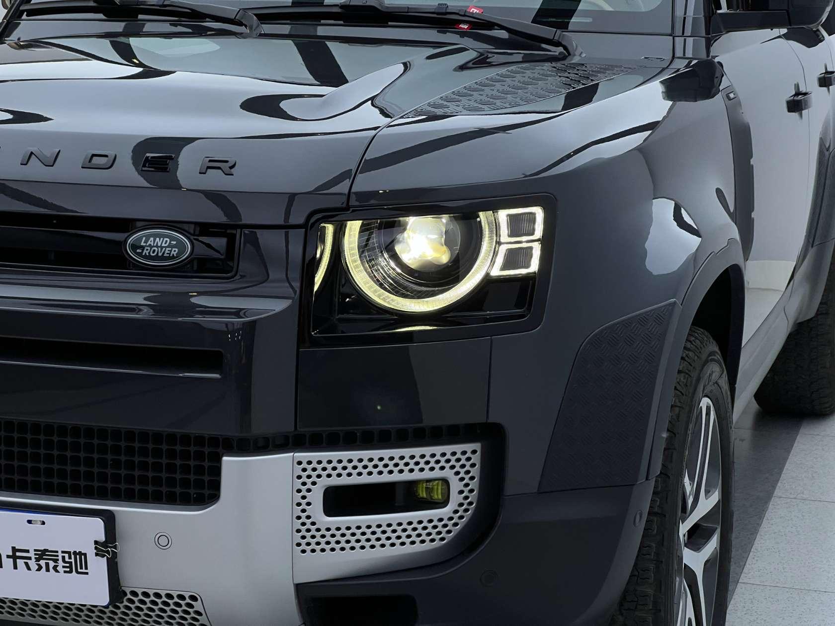 Land Rover Defender 2023 110 3.0T P400