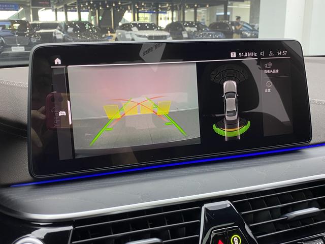 BMW 5-Series 2022 530 Li Leading M — фото 10