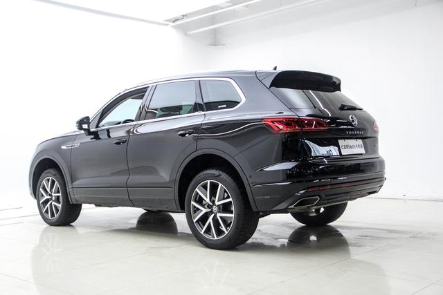 Volkswagen Touareg 2023 3.0 TSI — фото 4