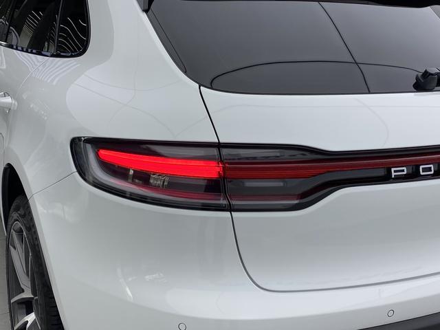 Porsche Macan 2023 Macan 2.0 T — фото 8