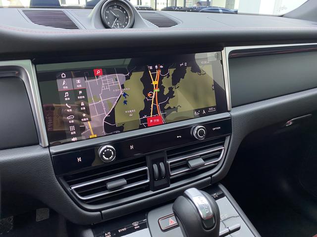 Porsche Macan 2023 Macan 2.0 T — фото 12