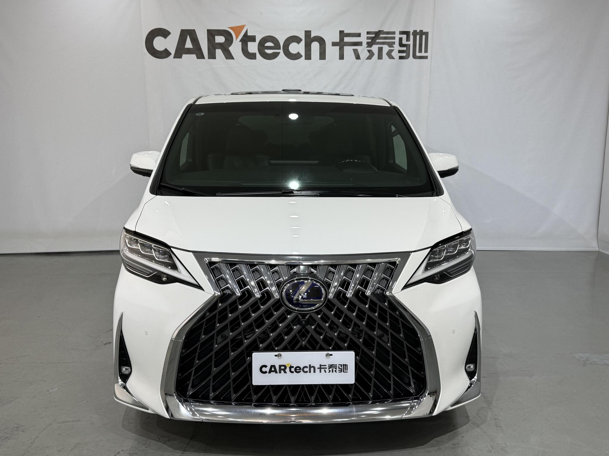 Lexus LM 2020 300h E-Four мест