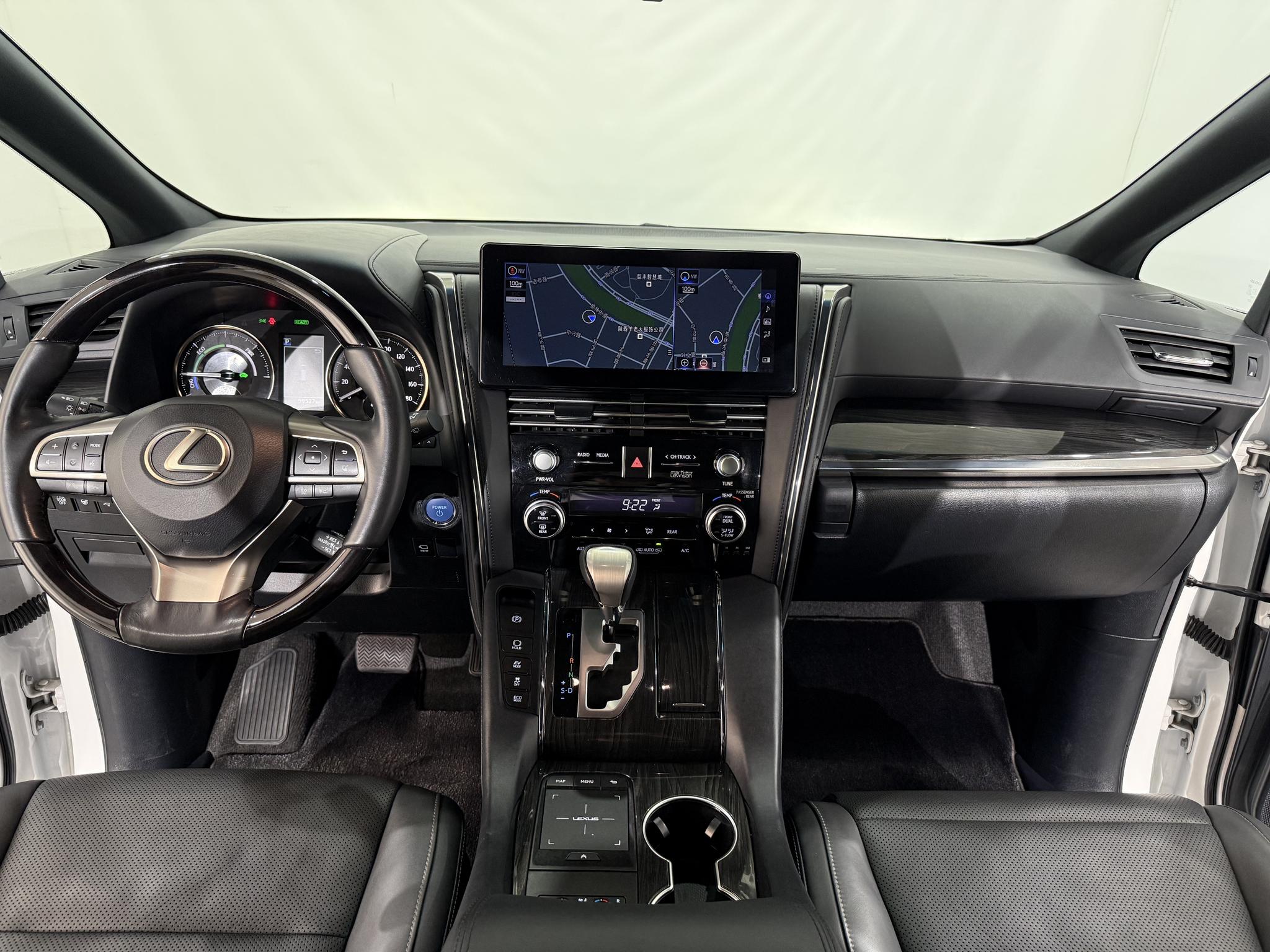 Lexus LM 2020 300h E-Four мест