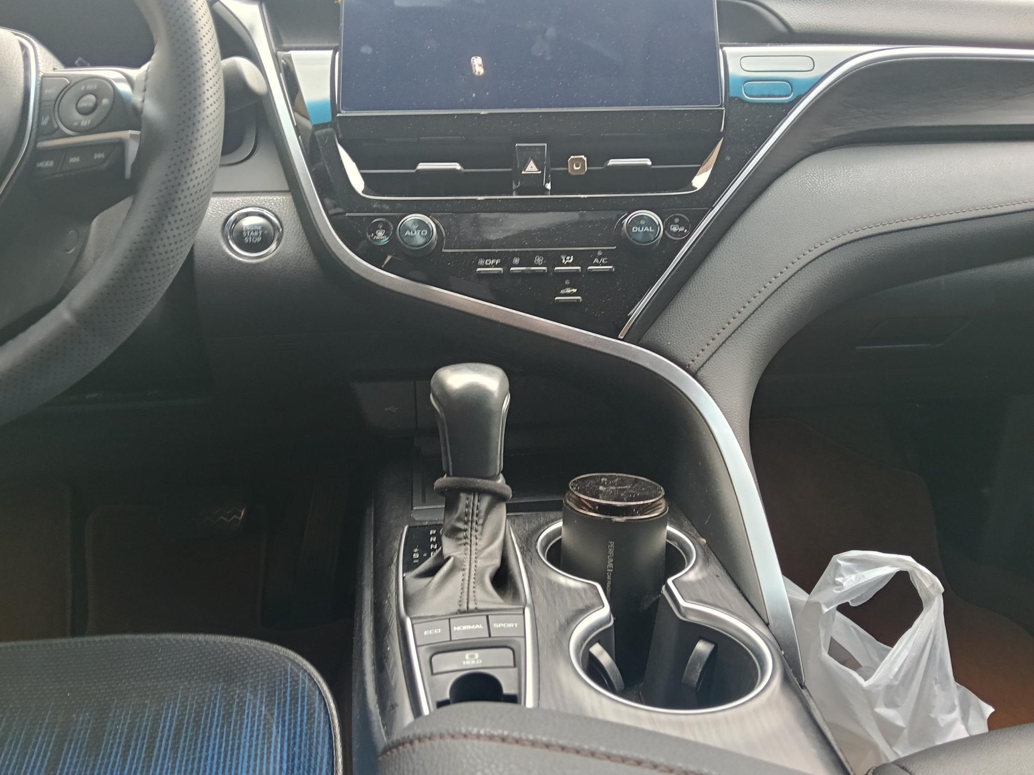 Toyota Camry 2021 2.5G Luxury