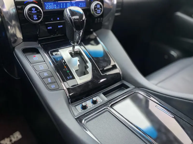 Toyota Vellfire — фото 11