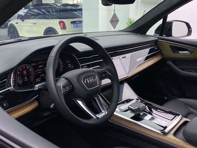 Audi Q7 2022 — фото 27