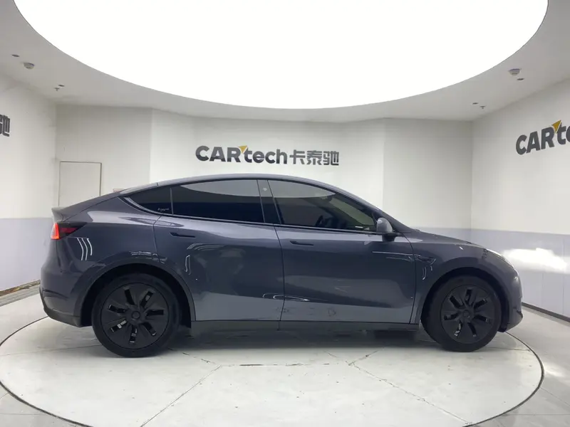Tesla Model Y — фото 8