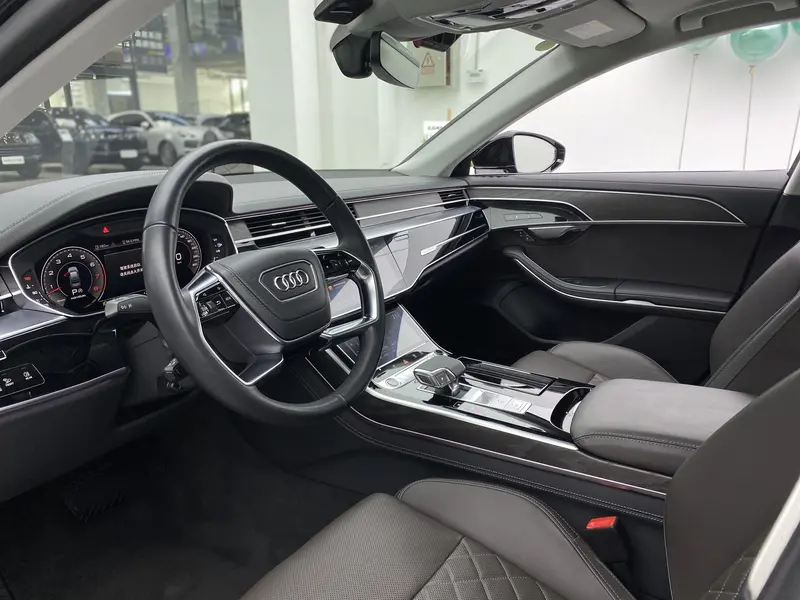 Audi A8 — фото 12