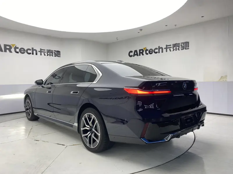 BMW i7 — фото 5