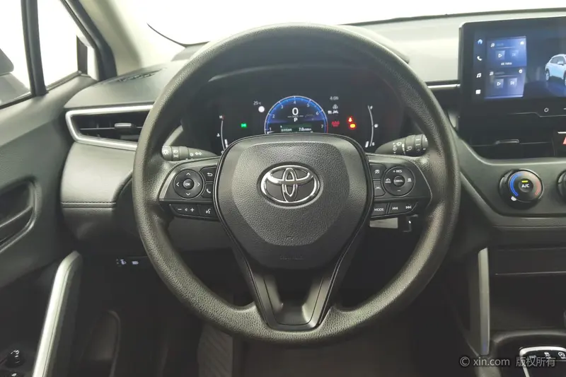 Toyota Corolla Cross — фото 9