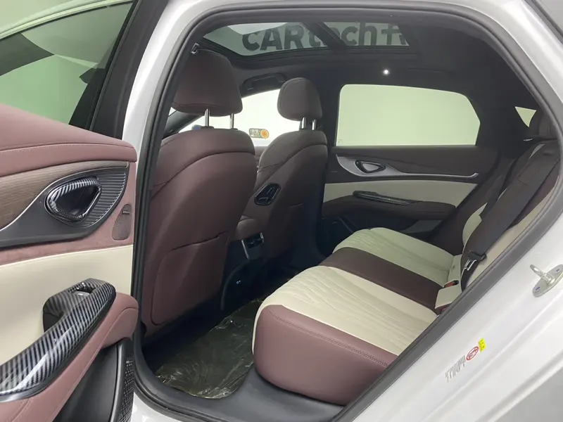 BYD Seal — фото 19