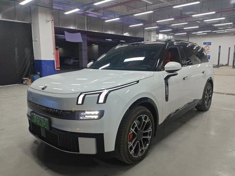 Lynk & Co 900