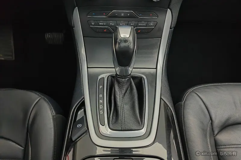 Ford Edge — фото 10