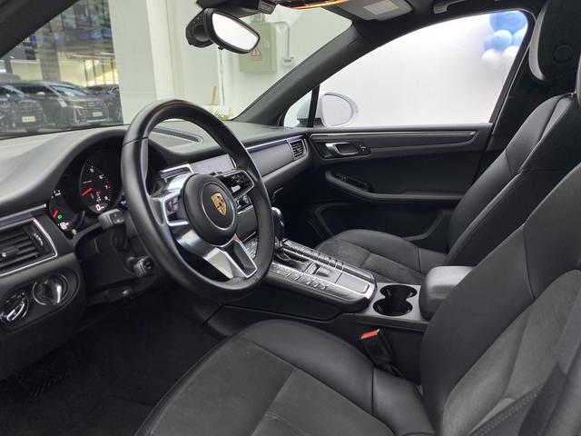 Porsche Macan 2017 — фото 30
