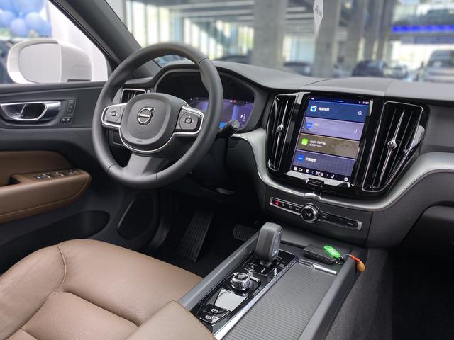 VOLVO XC60 2022 — фото 20