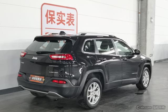 Jeep Cherokee 2019 2.0 L 2 WD V — фото 4