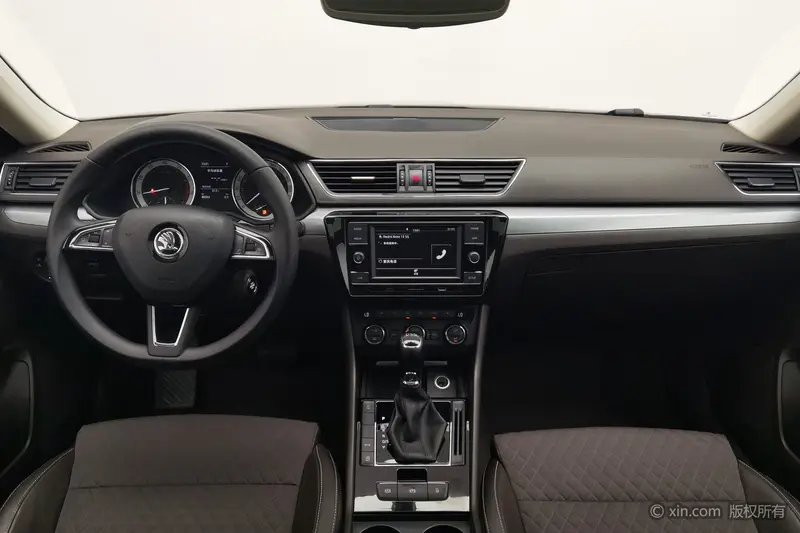 Skoda Superb — фото 8