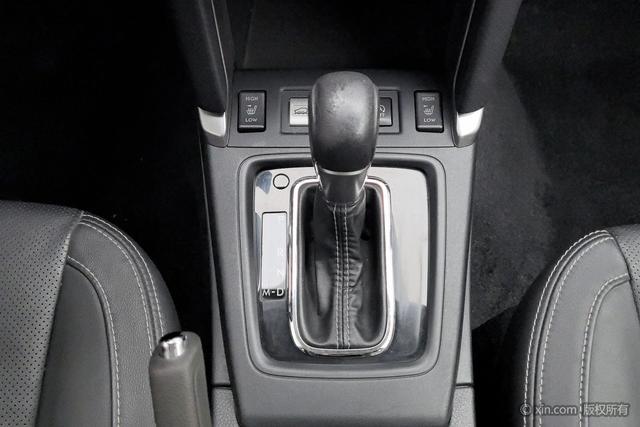 Subaru FORESTER 2016 2.5i — фото 15