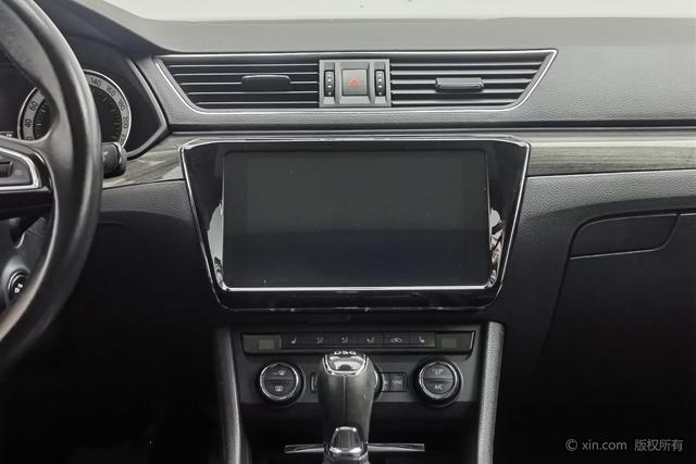 Skoda Superb 2018 TSI 330 DSG V — фото 13