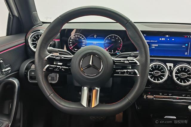 Mercedes-Benz Class A 2024 Белый из Китая, фото 3