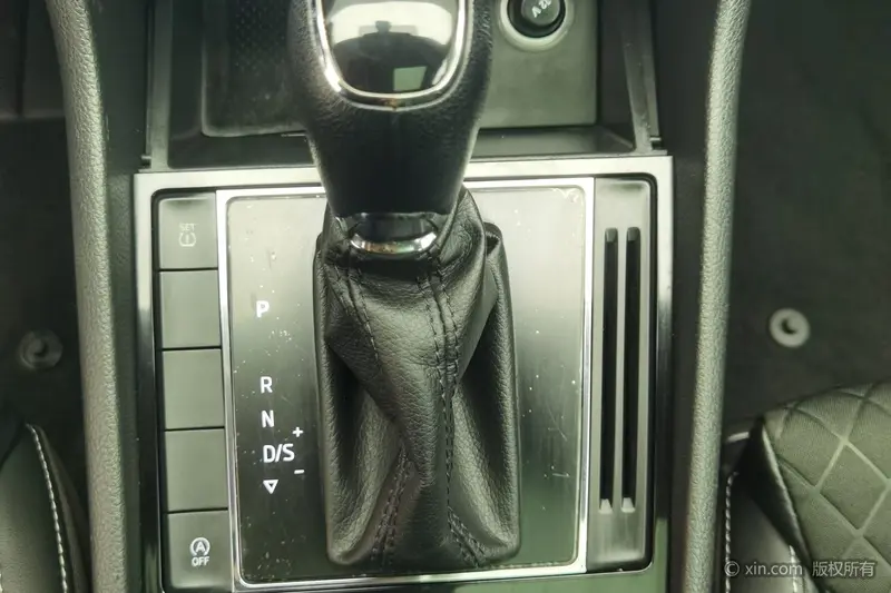Skoda Superb — фото 10