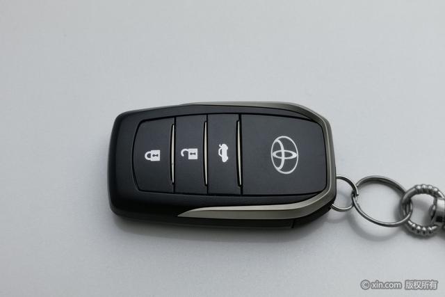 Toyota Camry 2016 2.5 G — фото 6