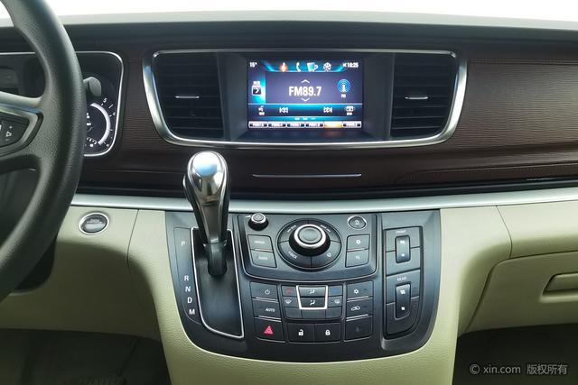 Buick GL8 2017 25 S Comfort V — фото 13