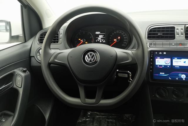 Volkswagen Polo 2018 1.5 L MT — фото 15