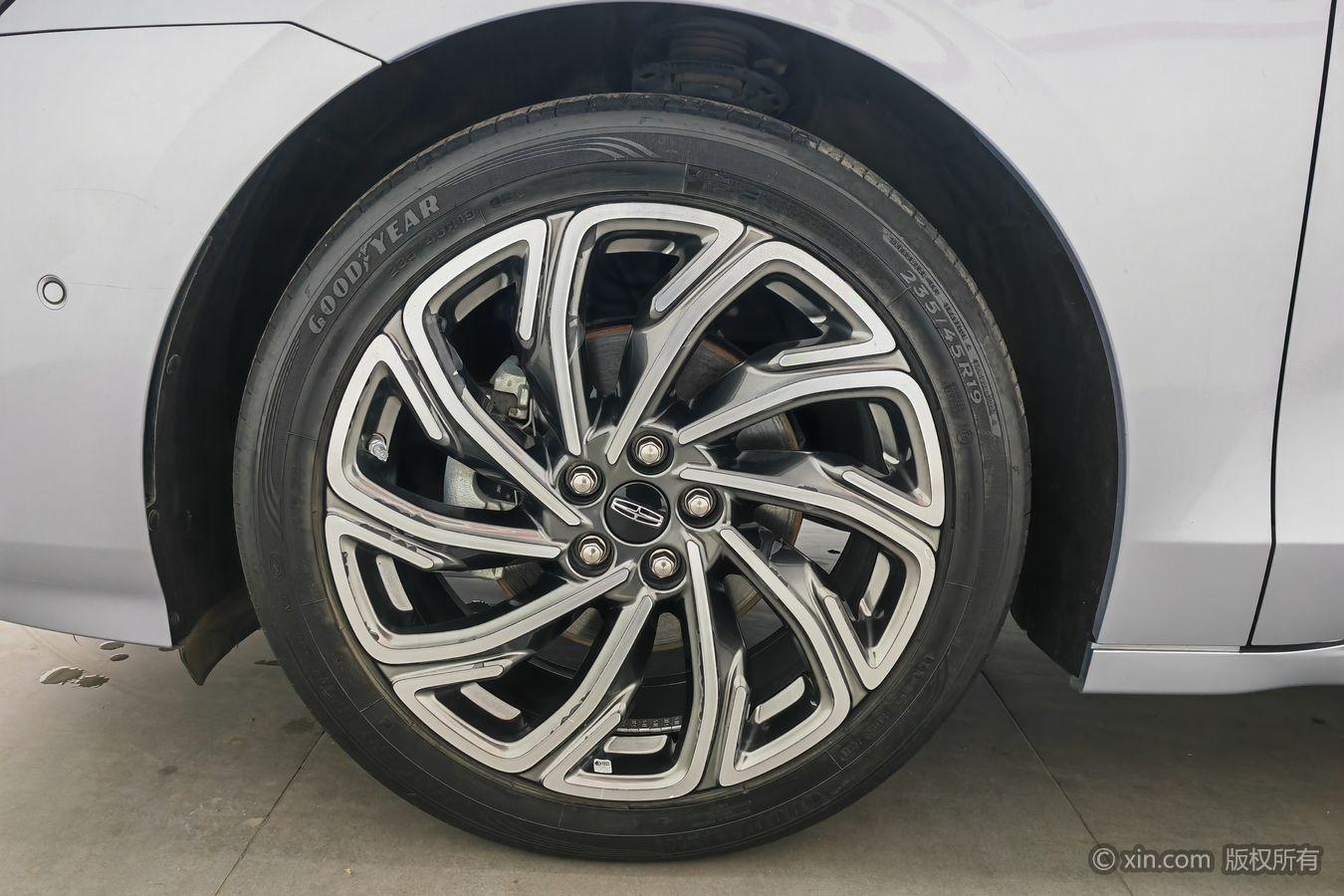 Lincoln Z 2022 i