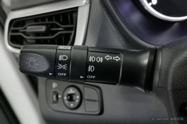 Hyundai Verna 2017 1.4 L MT V — фото 17