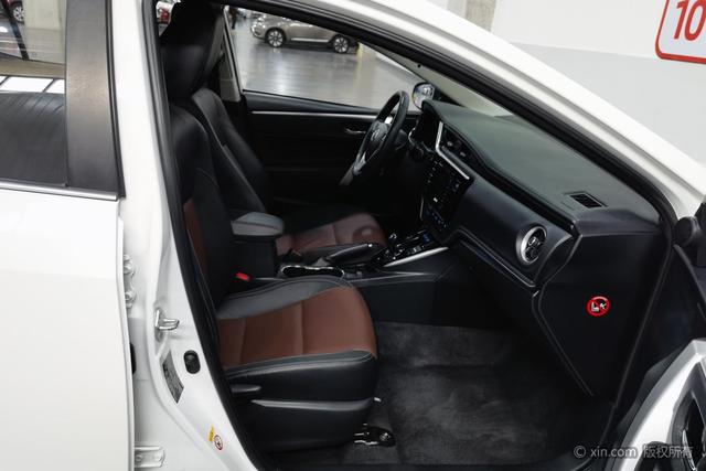 Toyota Corolla 2018 1.8 L E-CVT V — фото 11