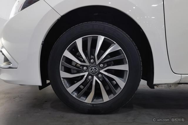 Toyota Corolla 2018 1.8 L E-CVT V — фото 8