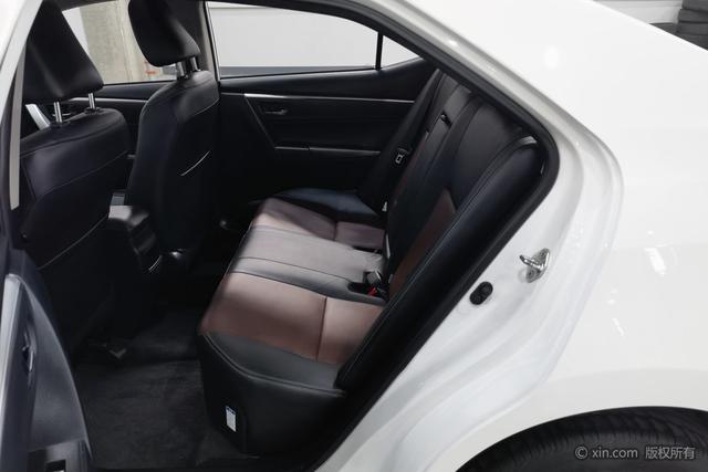 Toyota Corolla 2018 1.8 L E-CVT V — фото 20